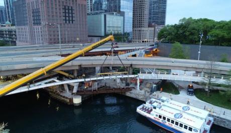 The spine and ribs of the Flyover Bridge are held in position and ready to be secured. For this operation, the Granite team used a Grove GMK7550 all-terrain crane.
