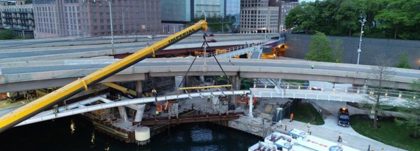 The spine and ribs of the Flyover Bridge are held in position and ready to be secured. For this operation, the Granite team used a Grove GMK7550 all-terrain crane.